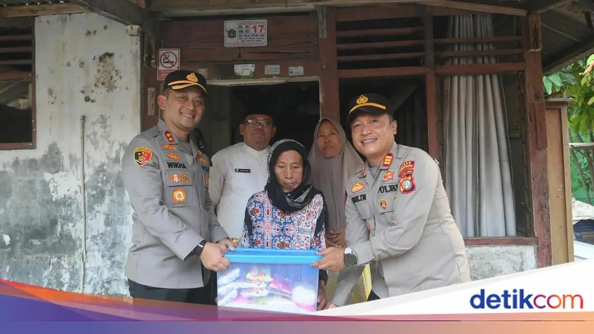 Peduli Pesisir, Kapolres Kepulauan Seribu Pimpin Bedah Rumah Warga di Pulau Untung Jawa